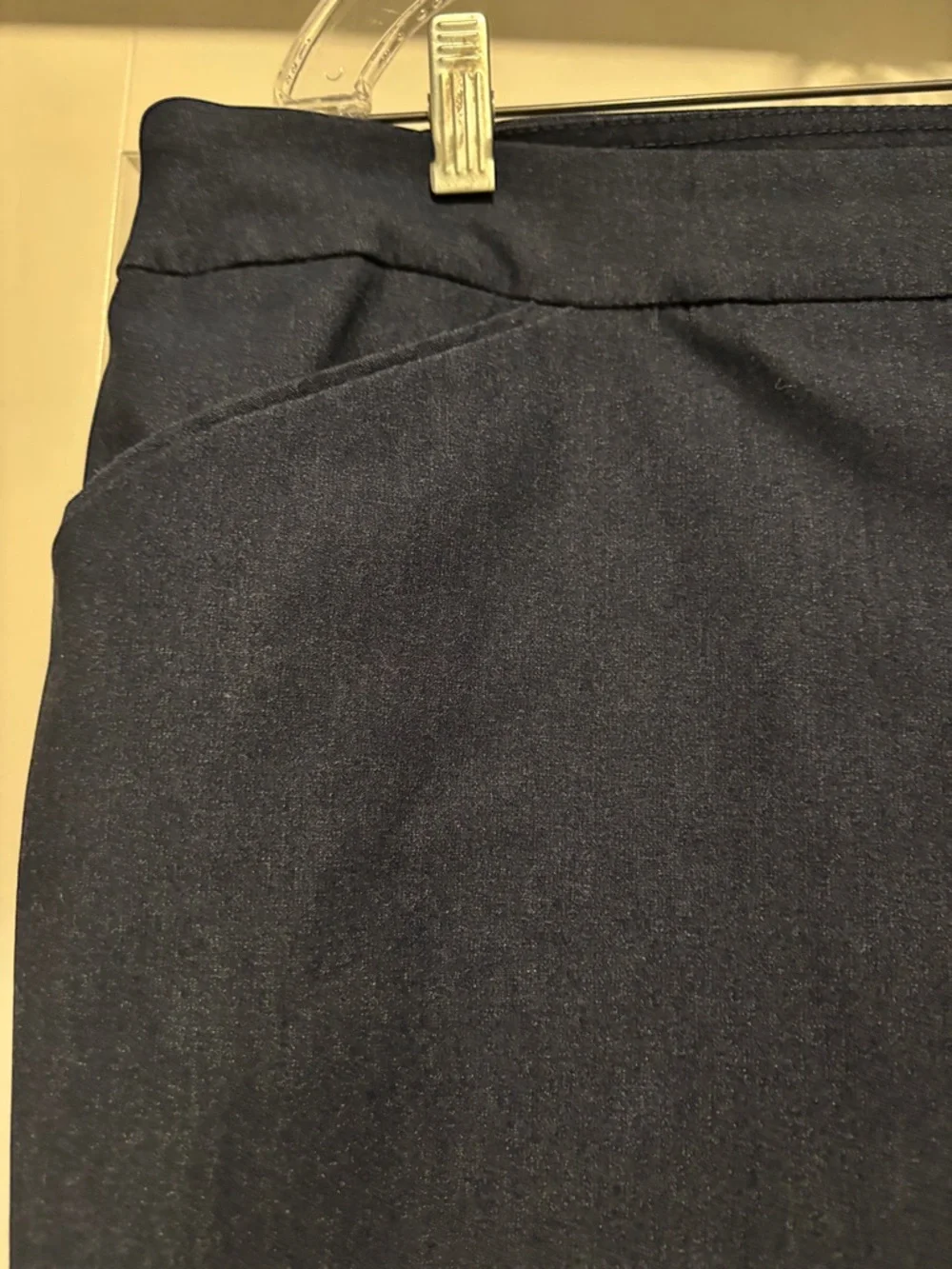 Time and Tru Navy pull on Cropped Capris - Picture 3 of 5